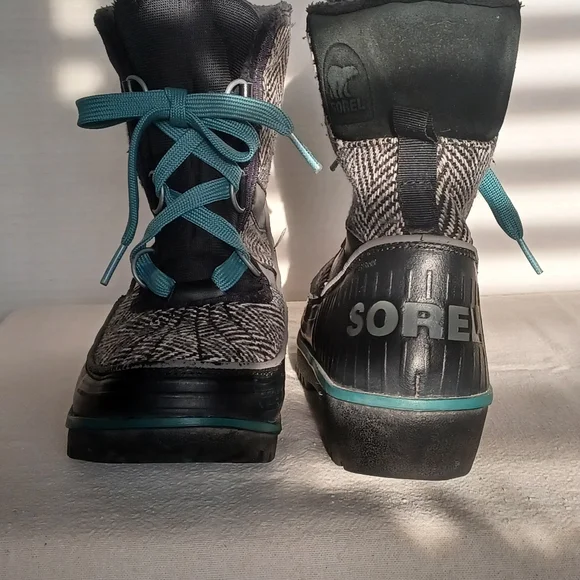 Sorel Women's Black/white and Teal Lace-Up Winter Boots. Sz 7. - Picture 3 of 10